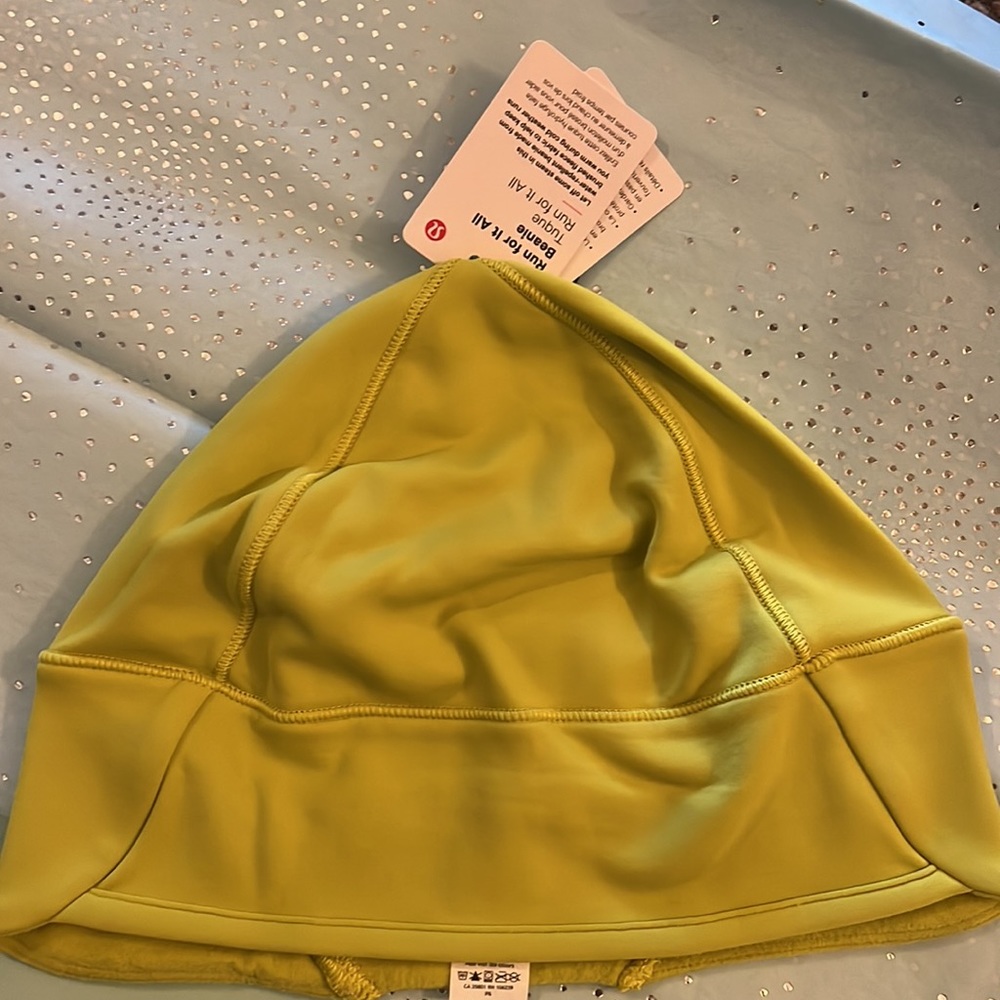 NWT Lululemon Run for IT All Beanie